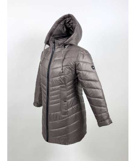 Przód dłuższej damskiej kurtki zimowej w kolorze taupe fango, model Natalia, rozmiary 42–52