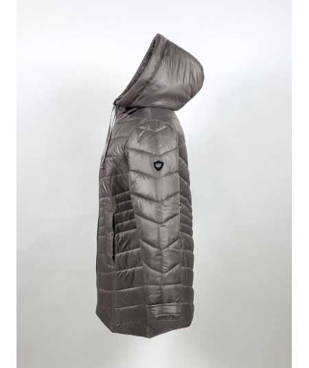 Przód dłuższej damskiej kurtki zimowej w kolorze taupe fango, model Natalia, rozmiary 42–52