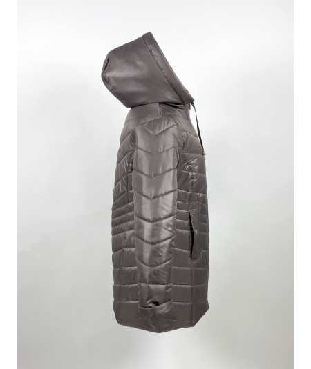 Przód dłuższej damskiej kurtki zimowej w kolorze taupe fango, model Natalia, rozmiary 42–52