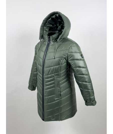 Przód dłuższej damskiej kurtki zimowej w kolorze oliwkowym khaki, model Natalia, rozmiary 42–52
