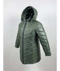 Zielona militarna kurtka zimowa plus size z kapturem, widok z boku
