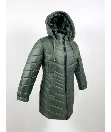 Przód dłuższej damskiej kurtki zimowej w kolorze oliwkowym khaki, model Natalia, rozmiary 42–52