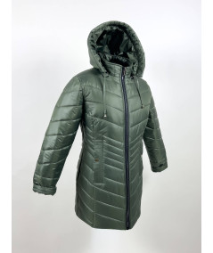 Widok trzy czwarte militarnej kurtki zimowej w kolorze khaki, model Natalia