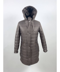 Przód dłuższej damskiej kurtki zimowej w kolorze beżowym fango, model Ela, rozmiary 42–52