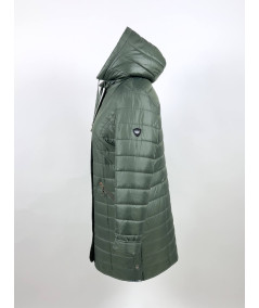 Profil dłuższej zielonej kurtki zimowej za kolano z kapturem i pikowaniem
