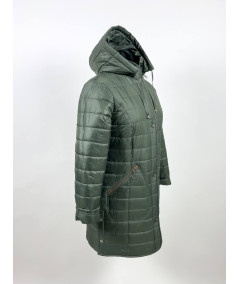 Widok trzy czwarte zielonego płaszcza zimowego, model Ela 2025