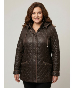 Czekoladowa pikowana kurtka damska ze stójką i kapturem isabell na modelce plus size