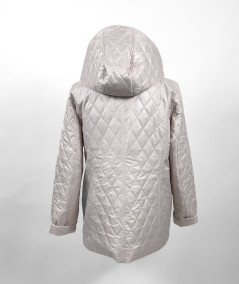 Tył beżowej kurtki damskiej Isabell - pikowany fason z widocznym chroniącym kapturem