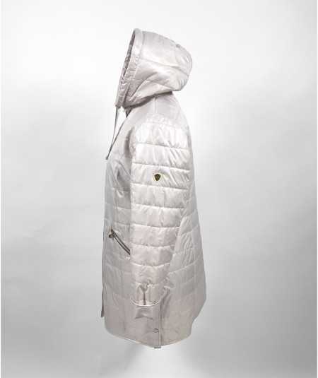 Jasnobeżowa długa kurtka przejściowa Isabell model Ela - stylizacja na modelce plus size