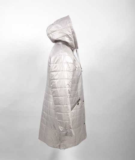 Jasnobeżowa długa kurtka przejściowa Isabell model Ela - stylizacja na modelce plus size